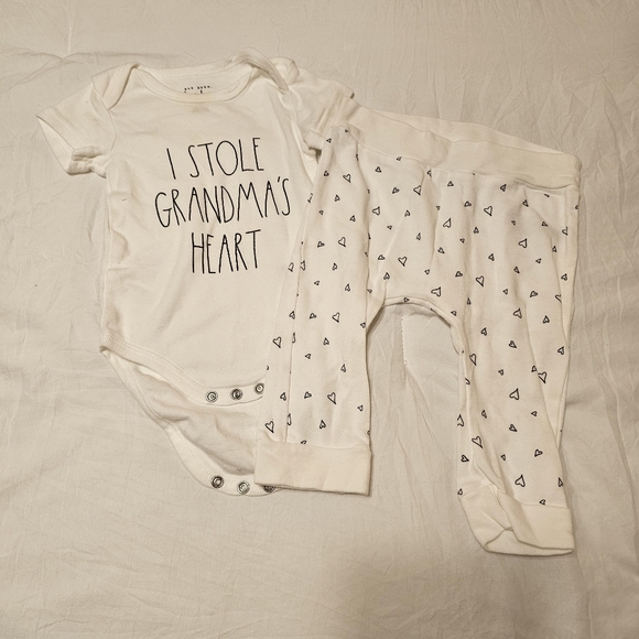 Rae Dunn Baby "I Stole Grandma's Heart" Onesie and Heart Pant Set - Picture 1 of 4